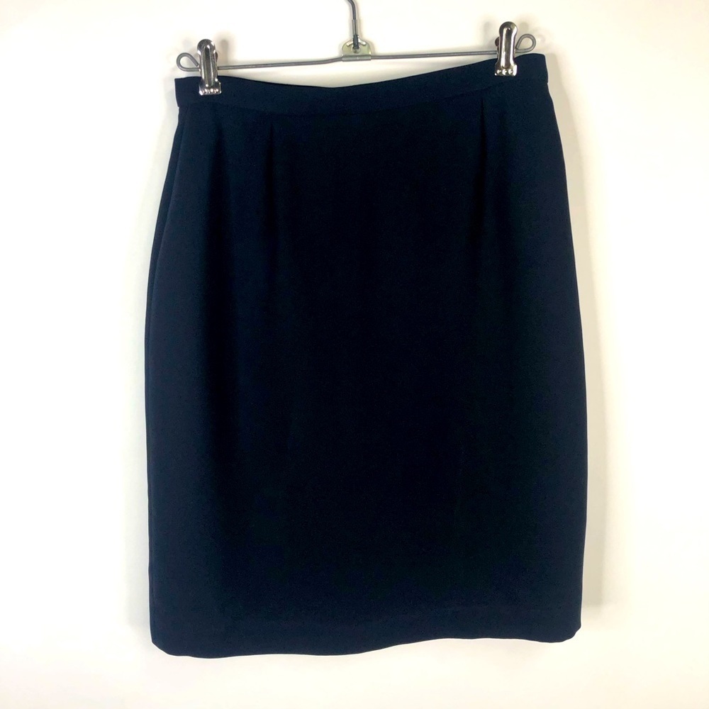 Casual Corner Collectibles Navy blue lined straight skirt sz 4